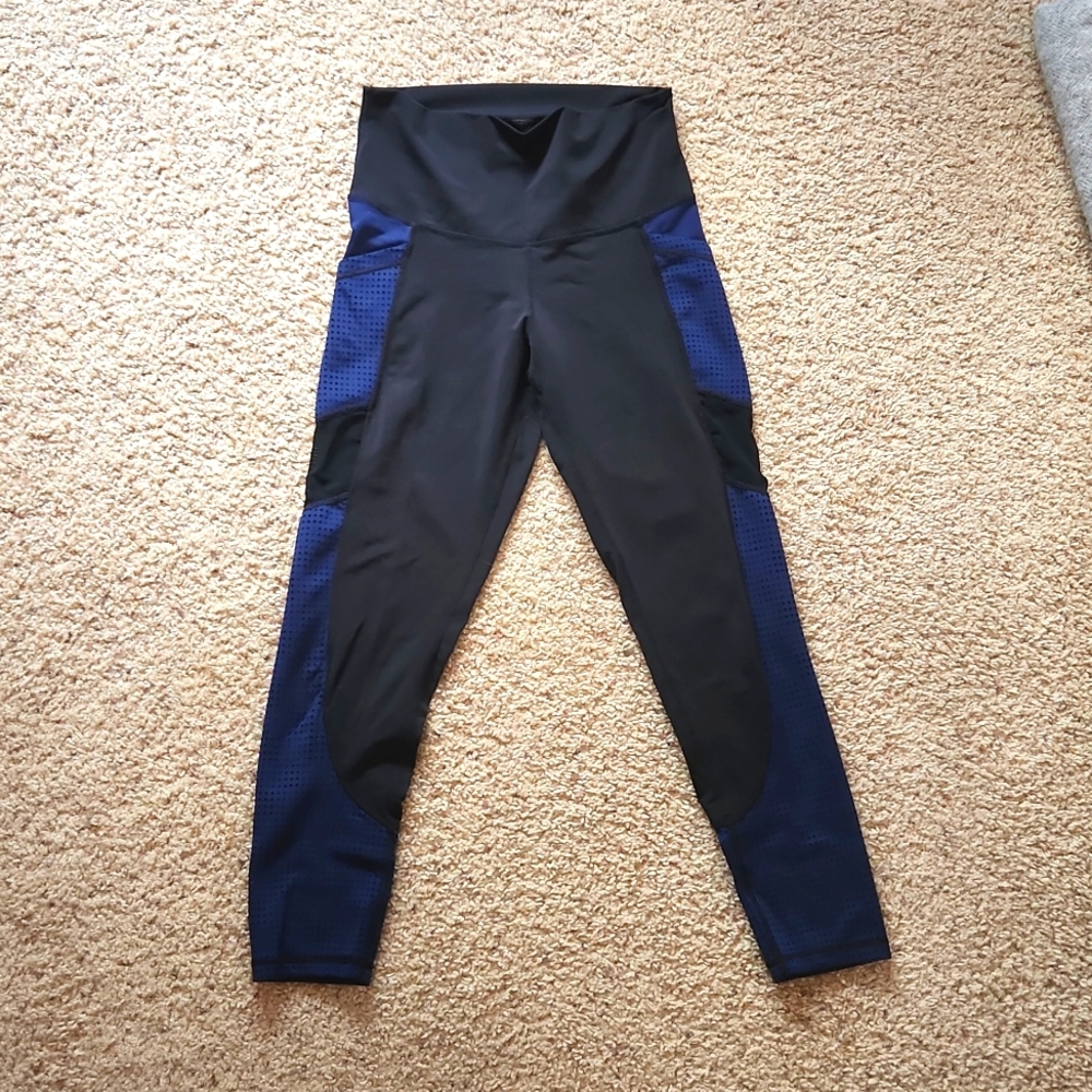 Black/Blue Atheltic Leggings with Pockets!
